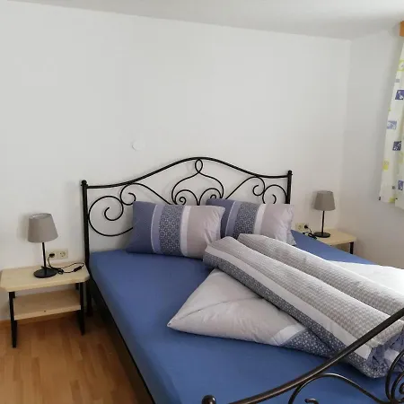 Waldhaeusl קאונרטל